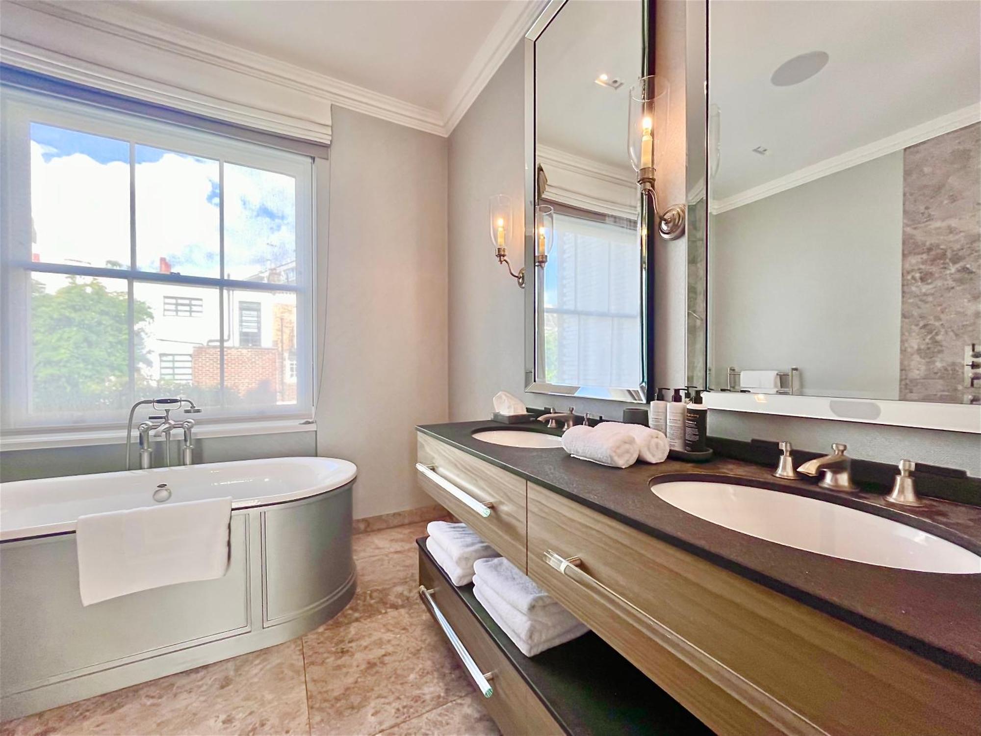 Luxury 4 Bedrooms 5 Baths 2 Receptions Family House With Garden Chelsea * Londra