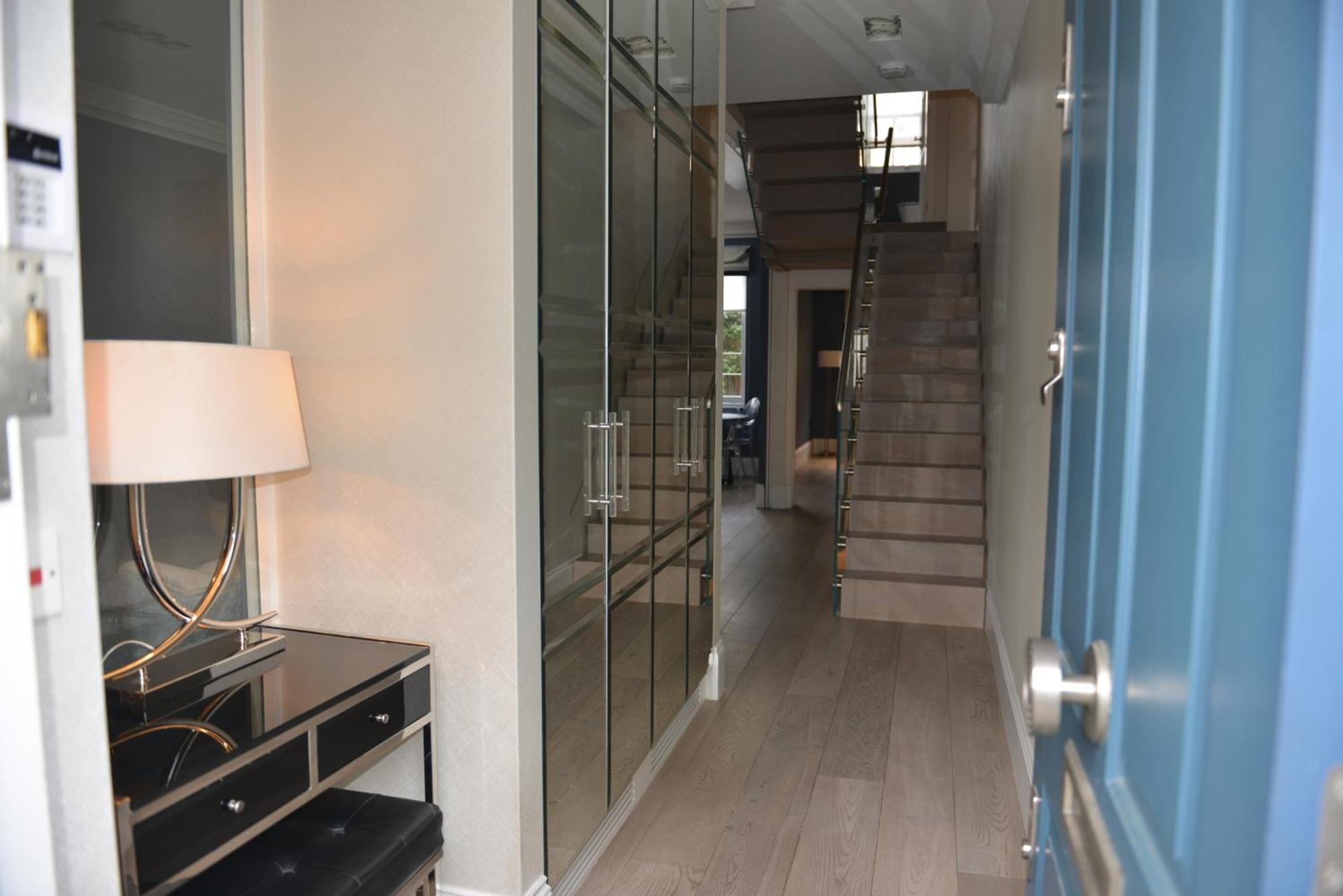 Vilă Luxury 4 Bedrooms 5 Baths 2 Receptions Family House With Garden Chelsea *