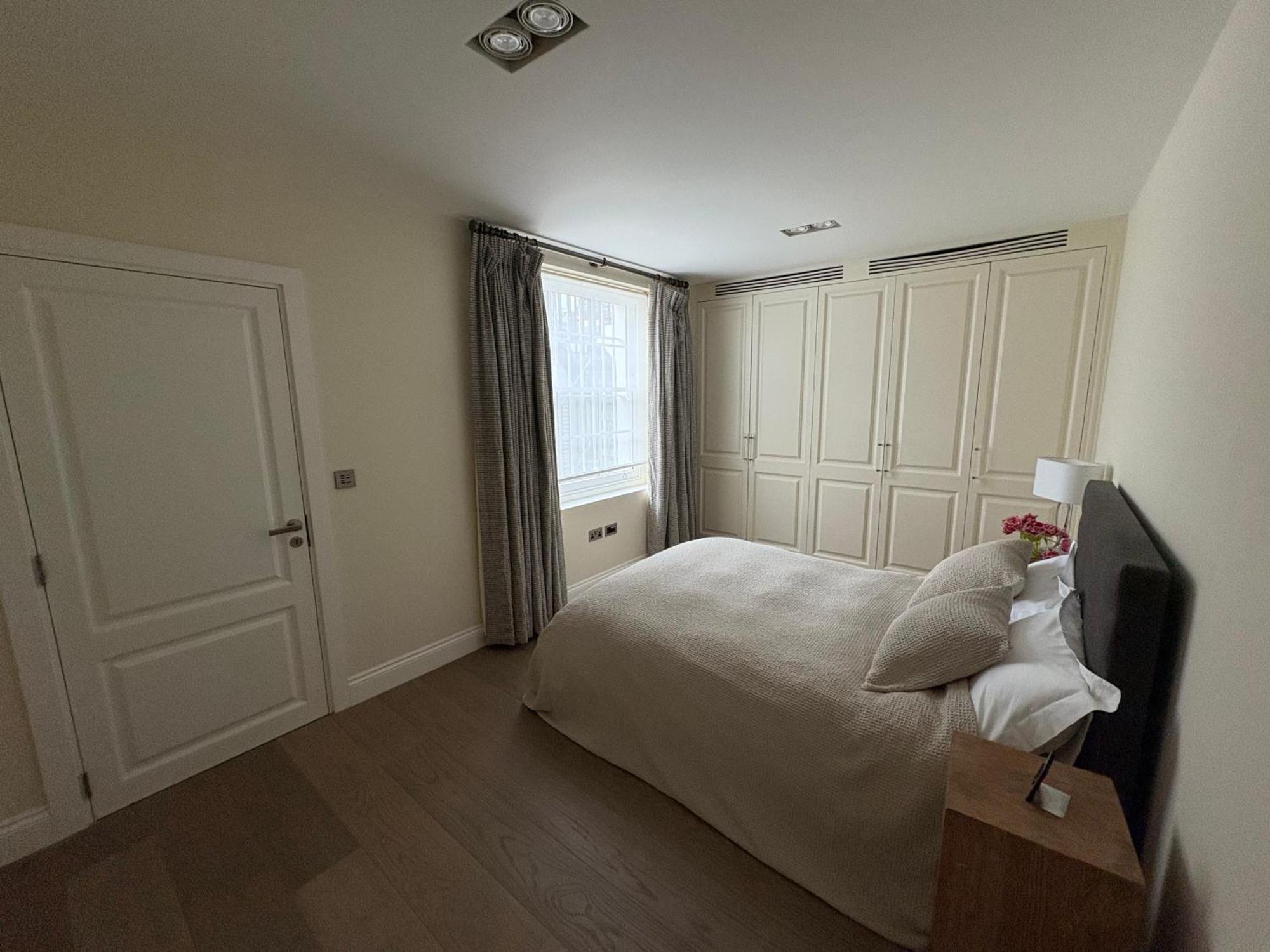 Luxury 4 Bedrooms 5 Baths 2 Receptions Family House With Garden Chelsea Vilă Londra